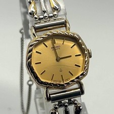 Montre octogonale à quartz