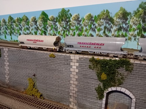 Train - ,
