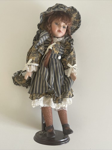 Poupée porcelaine jeune fille - poupée,