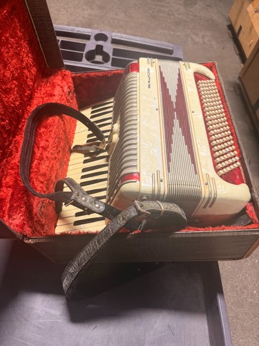 Vintage major piano accordion - piano,
