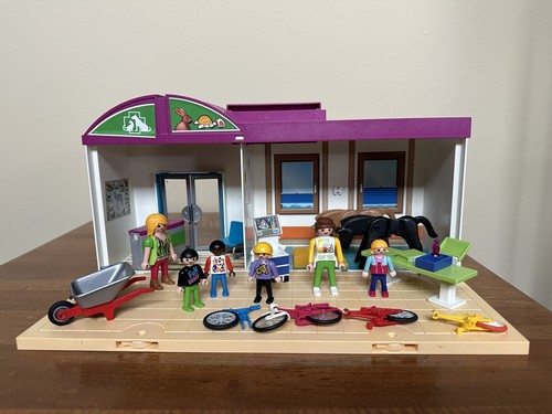 2011 playmobil vet clinic - 2011,