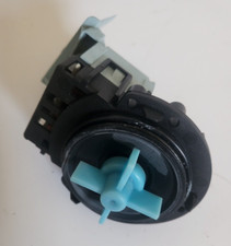 BRANDT Pompe de vidange 55592 pour lave linge BWT1RY63-F/01