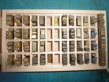 police de caracteres dorure sur cuir elzevir 611alivon