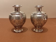 Paires de petits vases en