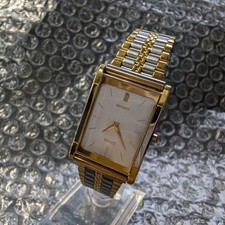 Montre à quartz rectangulaire