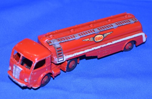 Panhard citerne esso - ref, 32c