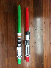 HASBRO sabre laser star wars rouge vert son lumière jedi sith