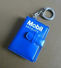 Ancien porte clé Mobil Carnet de Secours Automobile Garage Huile Station. Ann.60