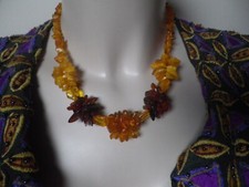 COLLIER perles AMBRE avec 5  "rosaces "  NF