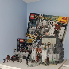 Lego Seigneur des anneaux 9474 Le gouffre de Helm + 9471 Uruk Haï + diorama