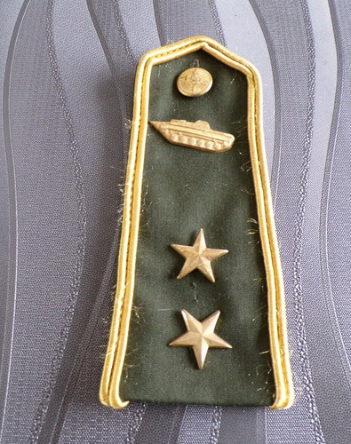 Insigne militaire epaulette - insigne,