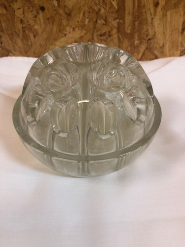 Ancien pique fleur - ,