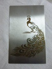 Plaque inox brossé  avec décor d'un paon en couleur . Gravure laser  220 X 135