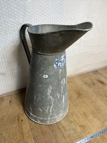 Broc zinc ancien outil - broc,