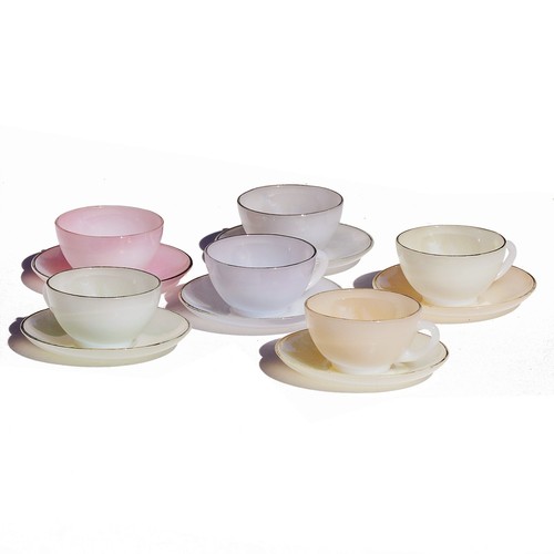 Ensemble tasses à - de,