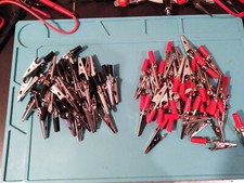 Lot de 80  Pinces Crocodiles:40 rouges, et 40 noires pour fiches bananes