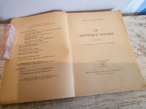 Triptyque ivoire signe - le,