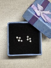 Boucles d’oreilles puces diamants or blanc 18 carats (750)