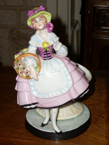 Statuette figurine porcelaine - statuette,