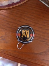capsule de cremant d'alsace brut ;arthur metz,couleur noir ;ecriture or