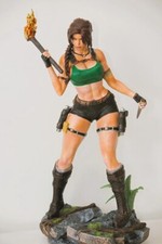 Tombraider Lara Croft Statue