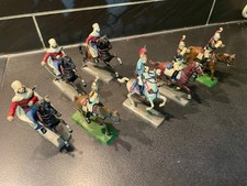 Lot C  soldats figurines MOKAREX café pub 7 cavaliers divers peints