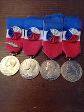 Lot de 4 médailles du