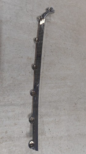 Chrome bas caisse droit - bas, de