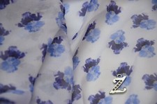 Kenzo par Achille Pinto.Merveilleuse mousseline de soie fleurie blanc bleu.2M 