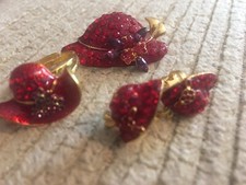 Red Hat Club; Broach, Ring