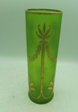 Vase decor gravé  doré.