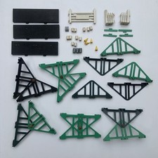 Lot accessoires pour circuit de voiture Scalextric slot car - bordures supports