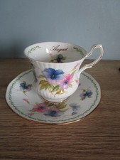 Tasse avec sous tasse  QUEEN'S Rosina China CoLtd  Mois d' Aout August