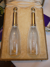 Coffret 2 anciennes carafes à liqueur en cristal taillé et argent massif minerve