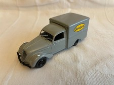 Peugeot 202 fourgonnette paquet de tabac garage 1946 - 1/43 Norev