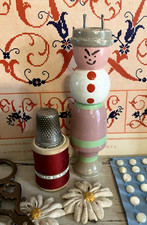 ANCIEN  TRICOTIN " Madame à l'air contrarié " 12cm