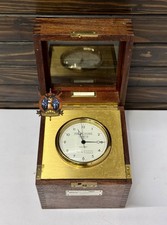 Horloge de table en bois