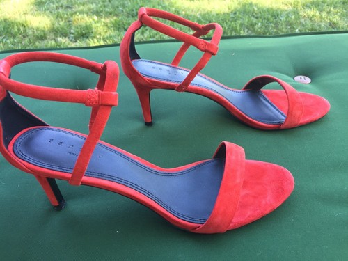 Pieds sandales talons - nu-pieds,