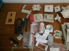 LOT de petit MATERIEL électrique (environ 40 pièces), prises , inter. et divers