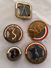 5 anciens insignes broches
