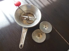 presse-purée en métal