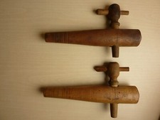 2 ANCIENS ROBINETS DE