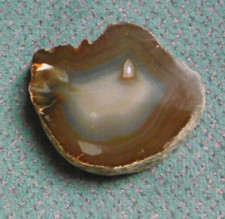 TRES BEAU CENDRIER OU VIDE POCHE EN AGATHE TONS MARRONS