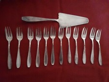 12 fourchettes à gâteau et 1 pelle en métal argenté Apollo modèle Filet Art Déco