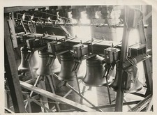 Les cloches du carillon électrique du Sacré Coeur de Montmartre circa 1934
