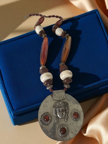 Collier ethnique ancien
