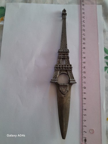 Coupe papier tour eiffel - coupe,