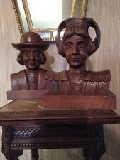 Paire de Serre-Livres Couple Breton en Bois Sculpté Signés "P.C"