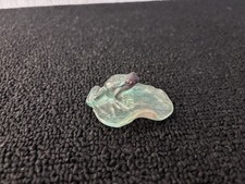 Grenouille sur feuille en