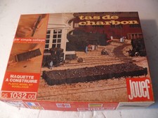 BOITE VIDE TAS DE CHARBON